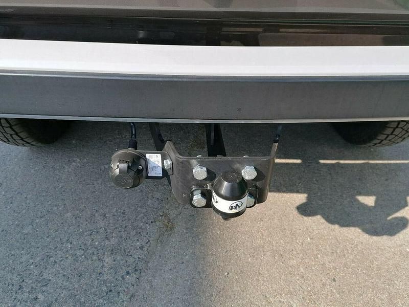 Neu Lada niva 83 PS (61 kW) 2026 Braun SUV