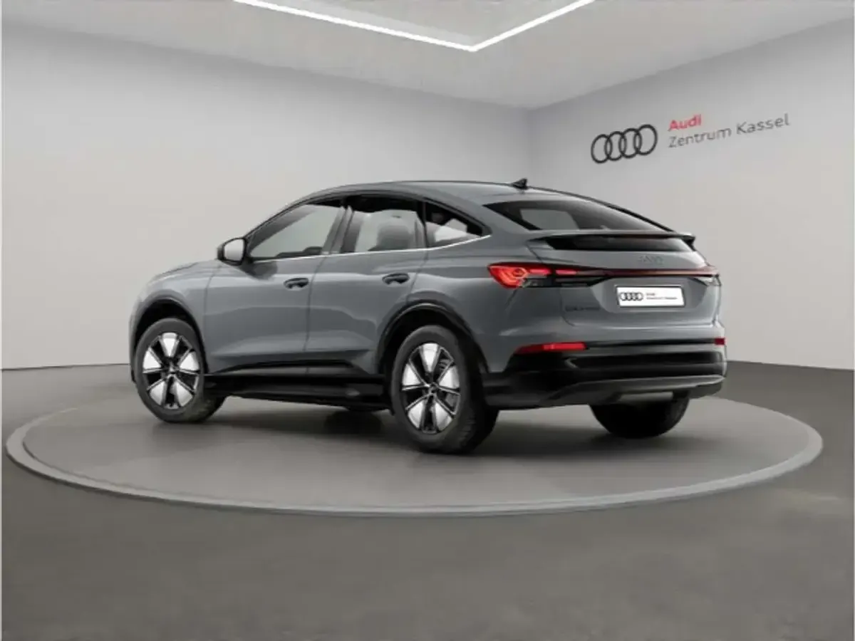 Nowe Audi Q4 e-tron 150 kW (204 KM) 2026 Szary SUV