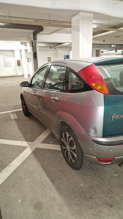 Gebraucht Ford Focus Ghia 131 PS (96 kW) 2002 Grau Limousine