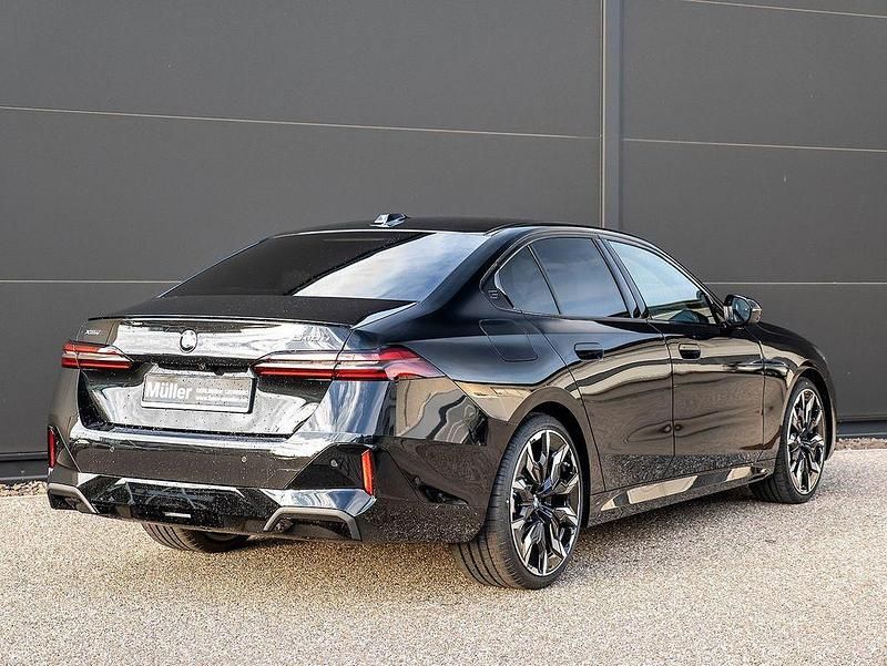 Neu BMW 540 Performance 303 PS (222 kW) 2025 Saphirschwarz Limousine