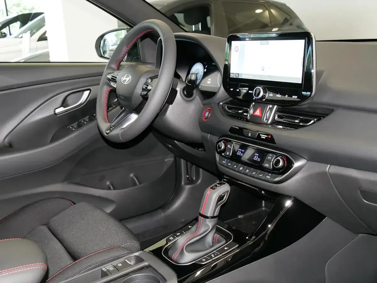 Neu Hyundai i30 N Line 150 PS (110 kW) 2026 Atlas white Limousine