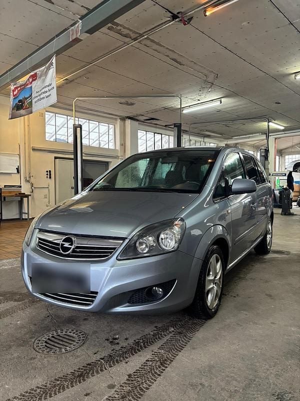 Grau Gebraucht 2011 Opel Zafira Van / Kleinbus | 2.650 € (Superpreis) - Bild 1/4