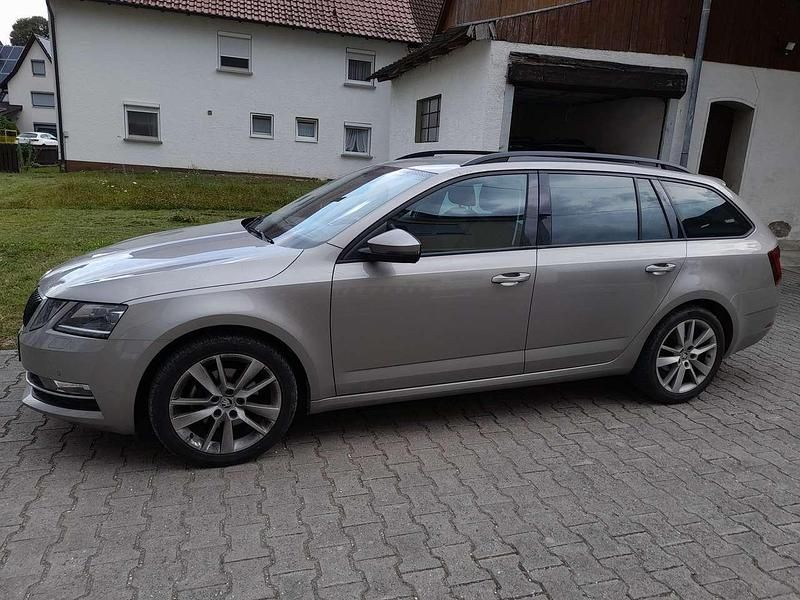 Grau Gebraucht 2018 Skoda Octavia Style Kombi | 17.000 € (Fairer Preis) - Bild 1/4