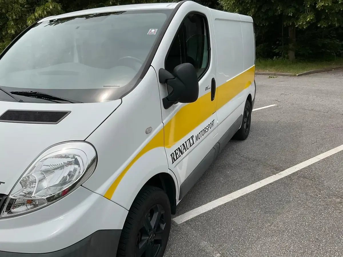 Gebraucht Renault Trafic 115 PS (84 kW) 2010 Weiß Van / Kleinbus