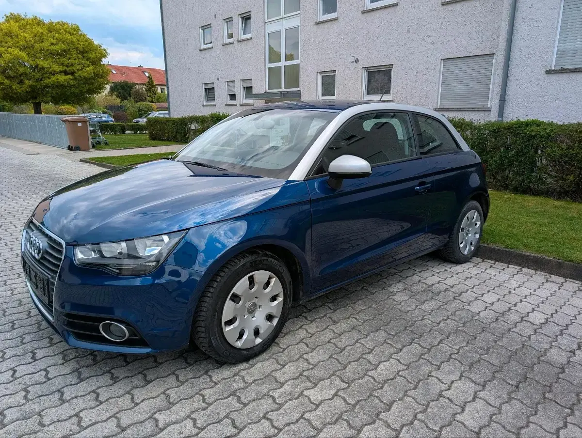 Gebraucht Audi A1 86 PS (63 kW) 2012 Blau Kleinwagen