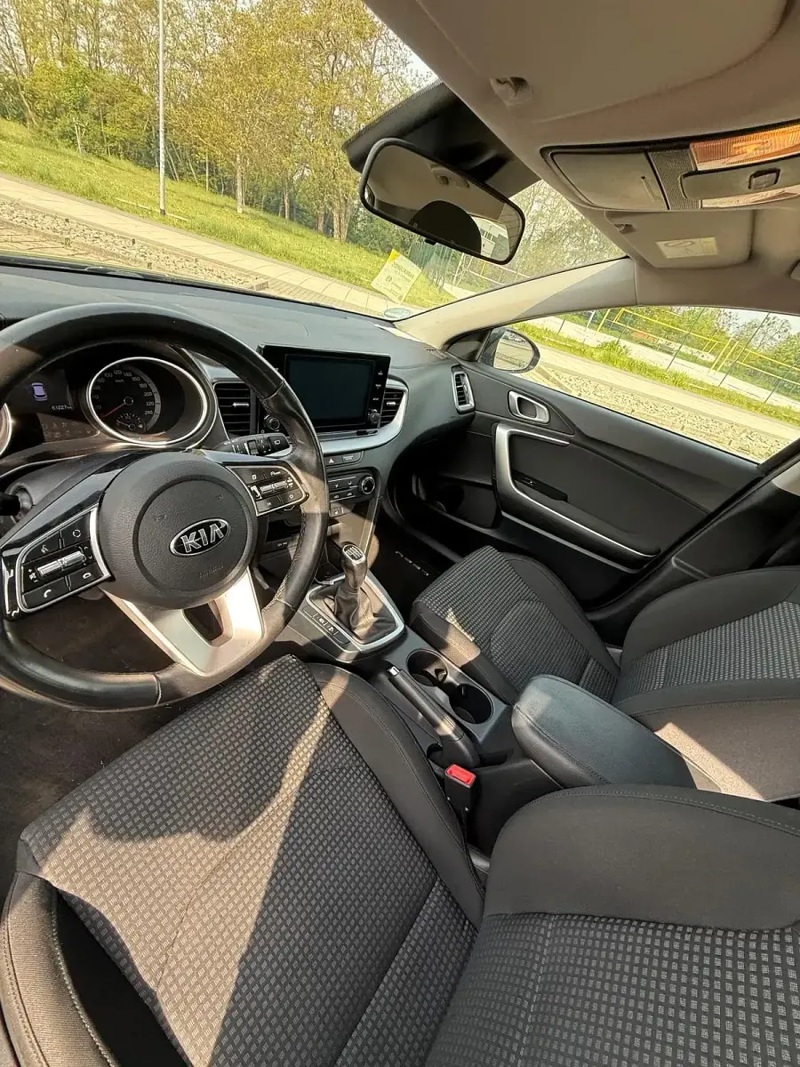 Usado Kia Ceed Edition 7 100 CV (73 kW) 2020 Negro Utilitario