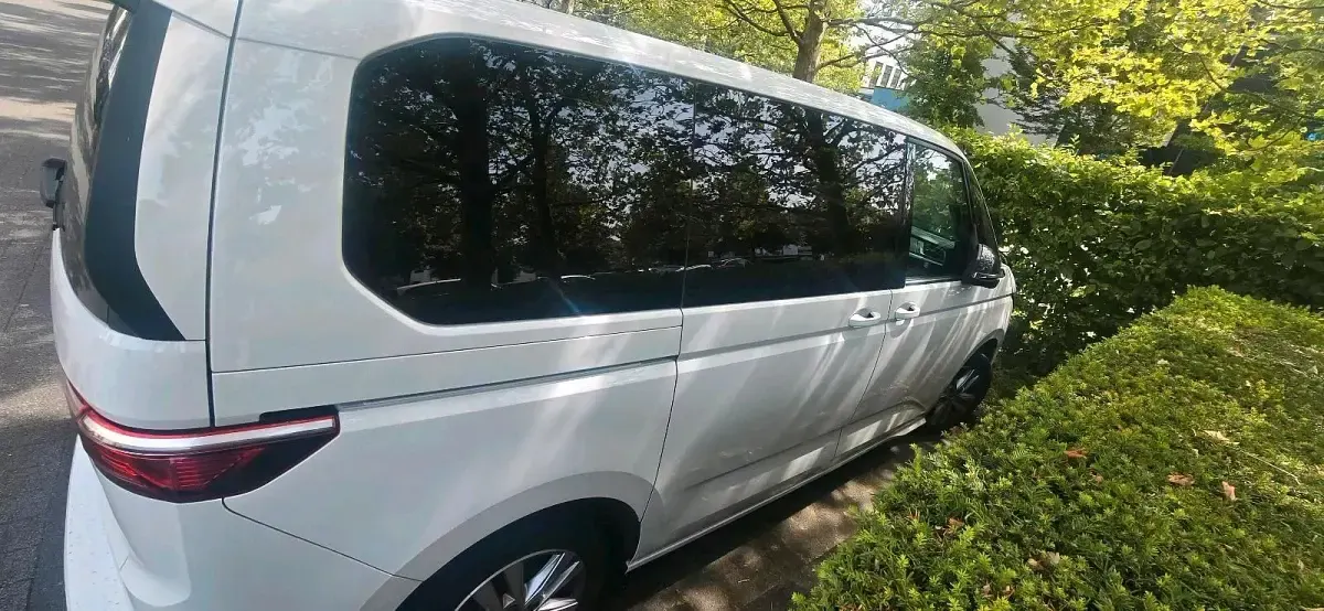 Gebraucht VW Multivan 204 PS (150 kW) 2022 Weiß Van / Kleinbus