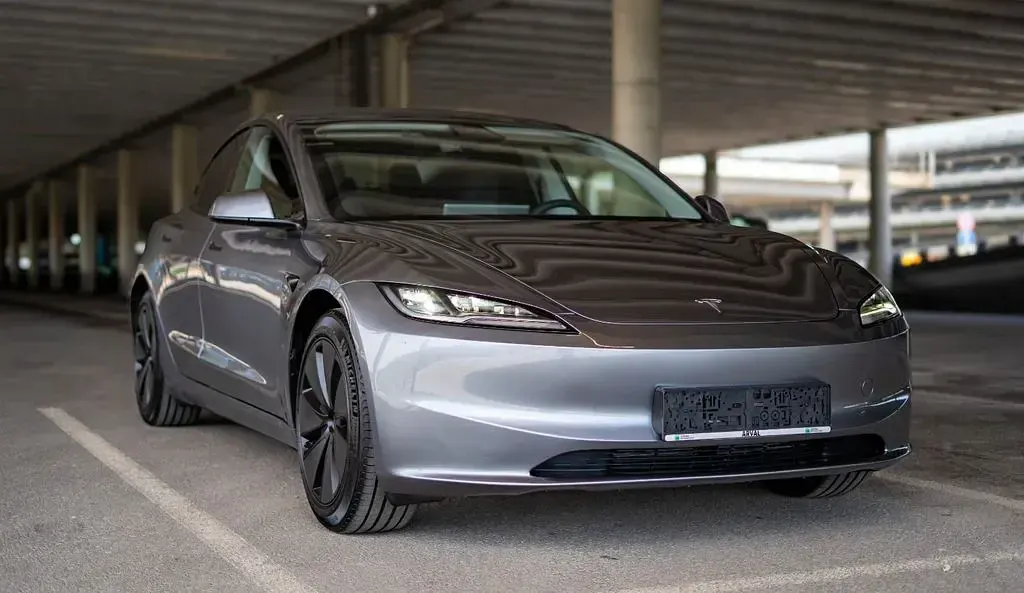 Usado Tesla Model 3 Long Range RWD 235 kW (320 CV) 2025 Gris Berlina
