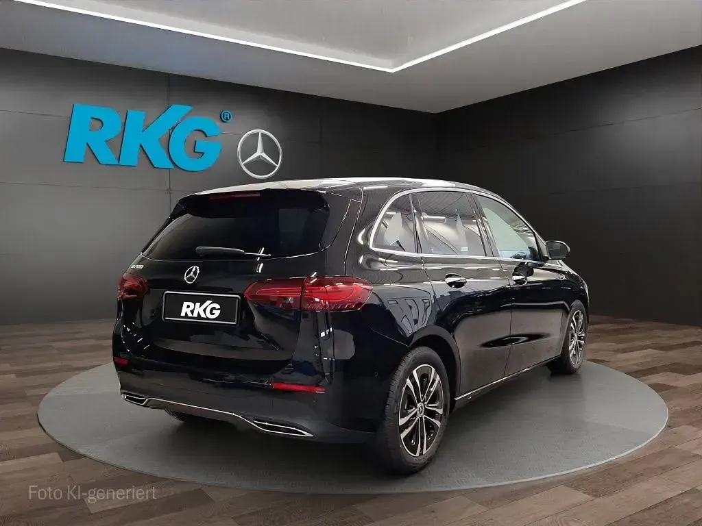 Neu Mercedes B200 Progressive 164 PS (120 kW) 2026 Schwarz Kleinwagen