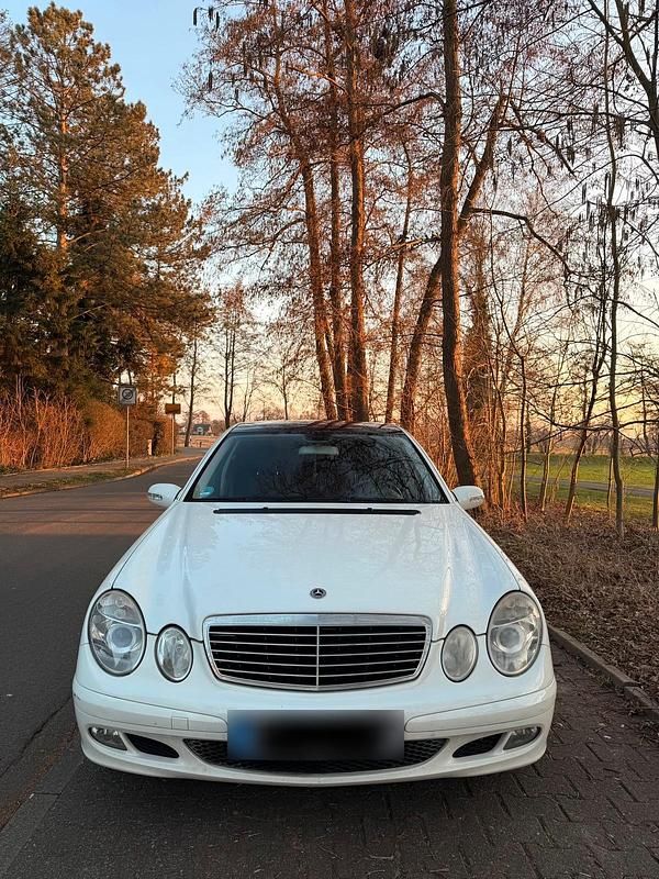 Gebraucht Mercedes E200 122 PS (89 kW) 2006 Weiß Limousine