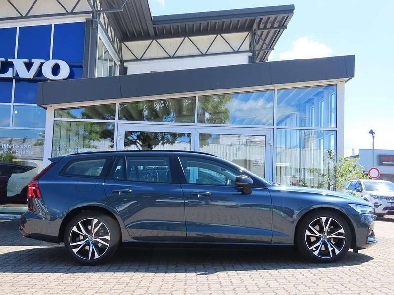 Gebraucht Volvo V60 Ultimate 197 PS (144 kW) 2023 Blau Kombi