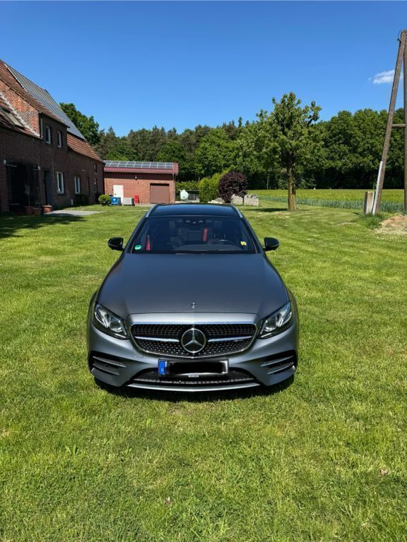 Grau Gebraucht 2017 Mercedes E43 AMG AMG Limousine | 26.999 € (Guter Preis) - Bild 1/4