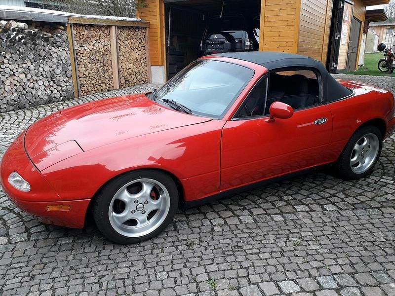 Second-hand Mazda MX5 116 CP (85 kW) 1992 Roșu Cabrio