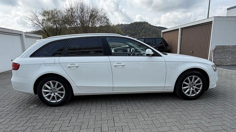 Second-hand Audi A4 Attraction 150 CP (110 kW) 2015 Alb Break