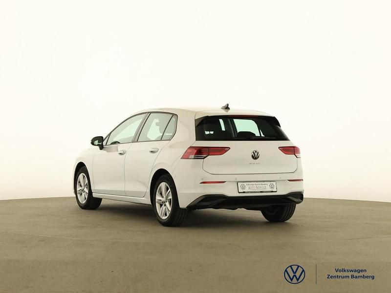 Gebraucht VW Golf VIII Life 110 PS (80 kW) 2021 Weiß Limousine