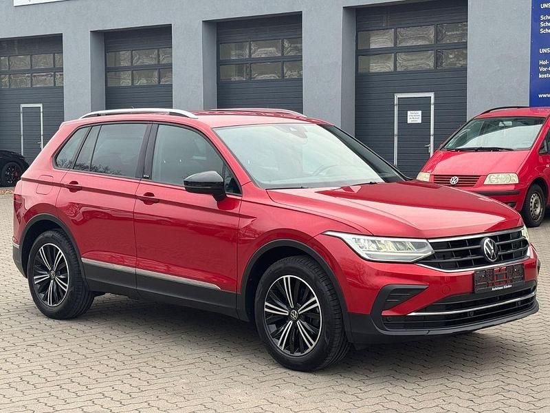 Gebraucht VW Tiguan Active 150 PS (110 kW) 2022 Rot SUV