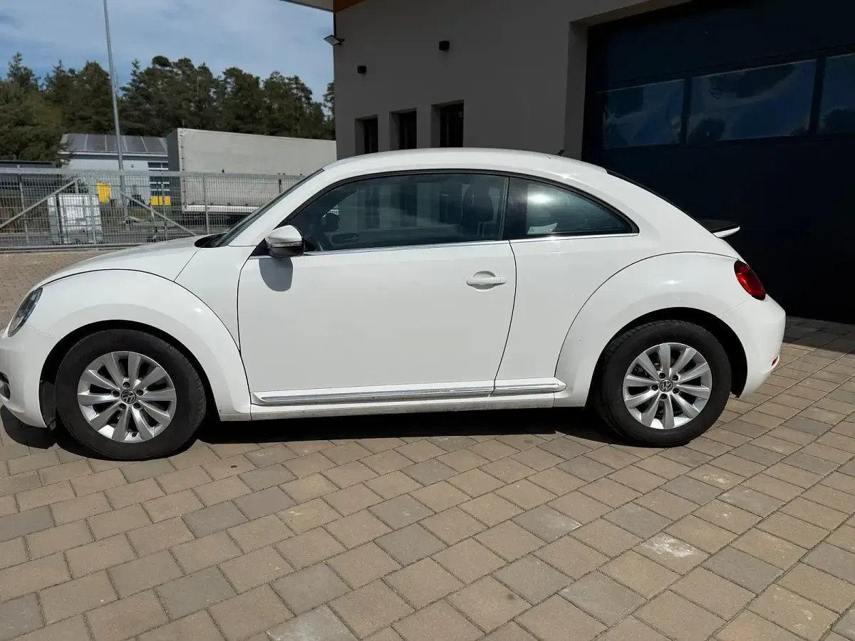 Używany VW Beetle Design 160 KM (117 kW) 2013 Biały Hatchback