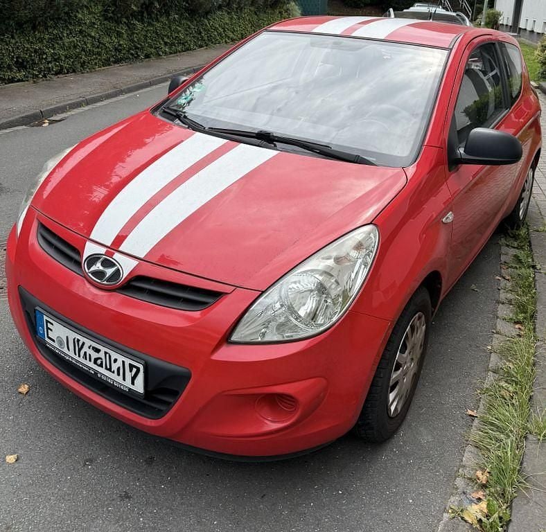 Rot Gebraucht 2011 Hyundai i20 Classic Limousine | 3.000 € (Guter Preis) - Bild 1/1