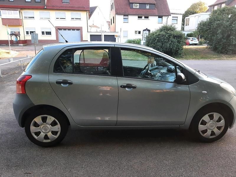 Gebraucht Toyota Yaris 69 PS (50 kW) 2007 Grau Kleinwagen