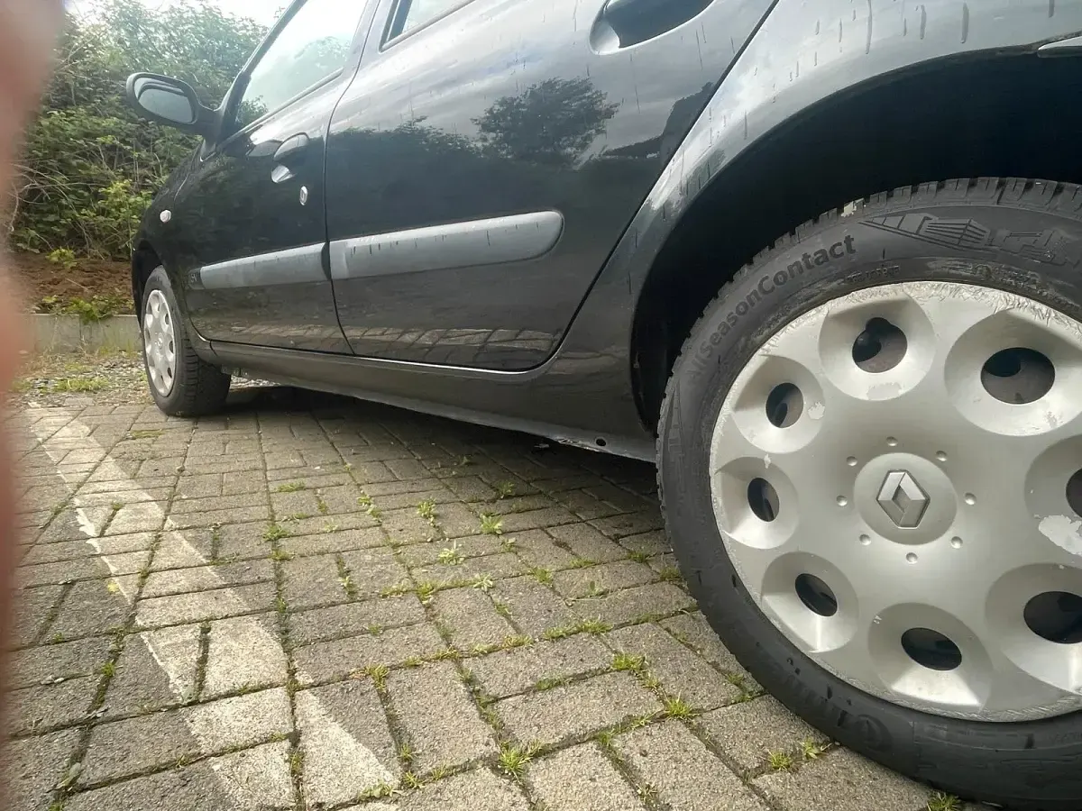 Używany Renault Clio II 75 KM (55 kW) 2004 Czarny Hatchback