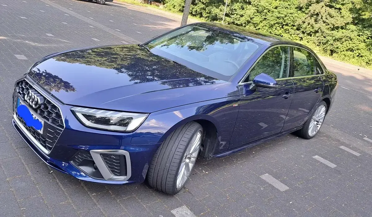 Gebraucht Audi A4 S-Line 204 PS (150 kW) 2023 Blau Limousine