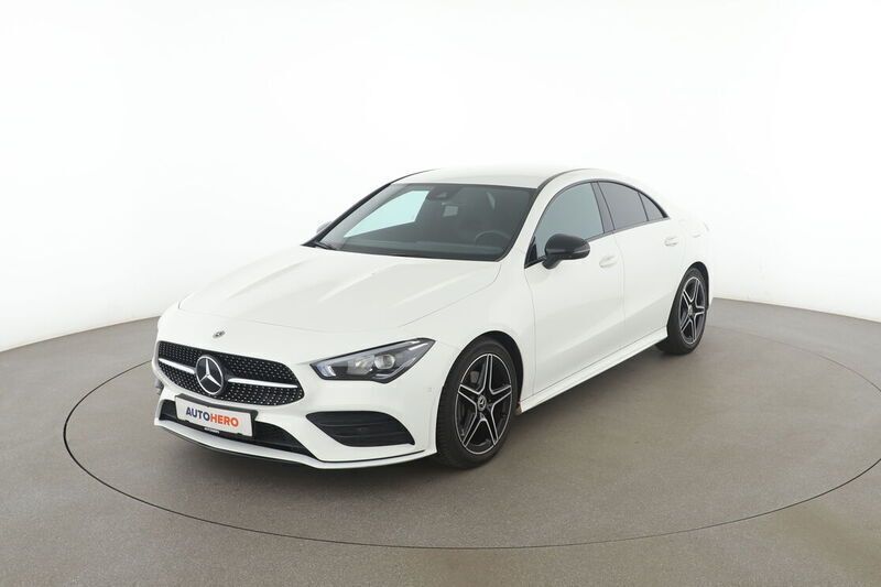 Weiß Gebraucht 2020 Mercedes CLA180 AMG line Limousine | 31.080 € (Etwas zu teuer) - Bild 1/4
