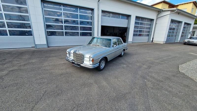 Silber Gebraucht 1970 Mercedes 280 SE Limousine | 20.990 € - Bild 1/4
