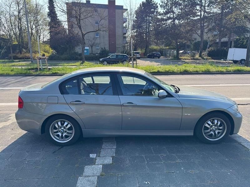 Gebraucht BMW 320 150 PS (110 kW) 2005 Silber Limousine