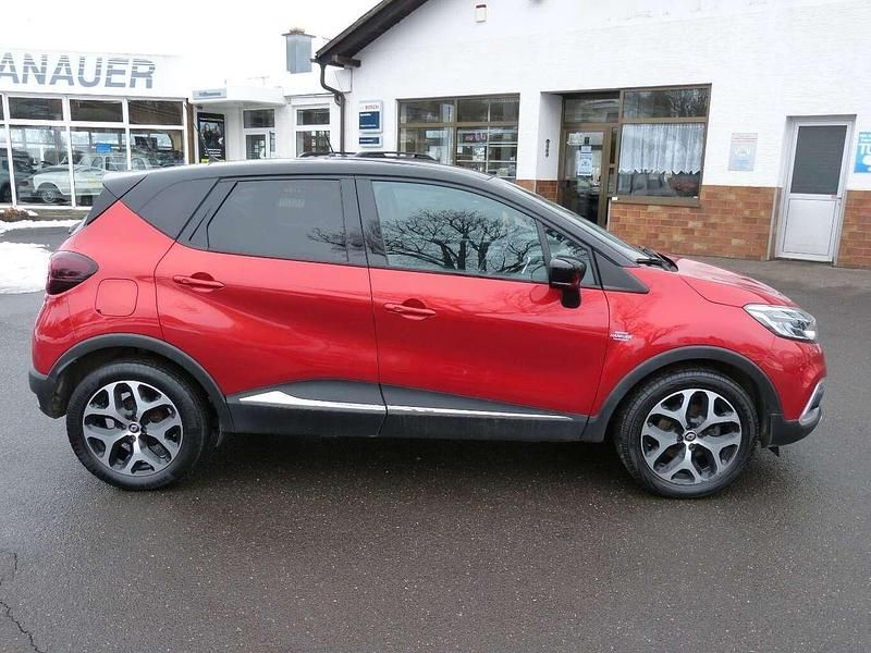 Gebraucht Renault Captur Collection 150 PS (110 kW) 2019 Rot nnp + schwarz gne SUV