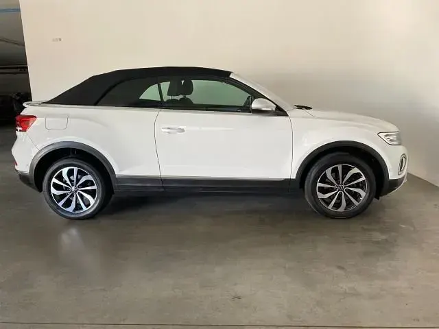 Gebraucht VW T-Roc Cabriolet Style 150 PS (110 kW) 2023 Pure white schwarz Cabrio