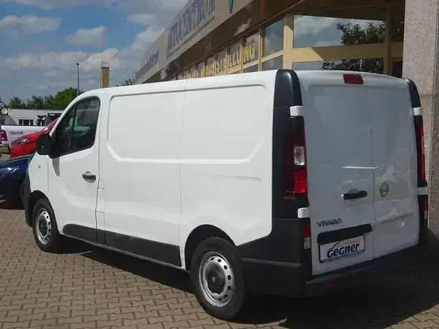 Gebraucht Opel Vivaro 95 PS (69 kW) 2018 Weiß Van / Kleinbus