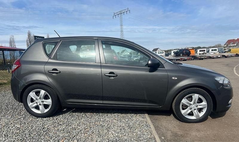 Gebraucht Kia Ceed Edition 7 90 PS (66 kW) 2012 Grau Kleinwagen