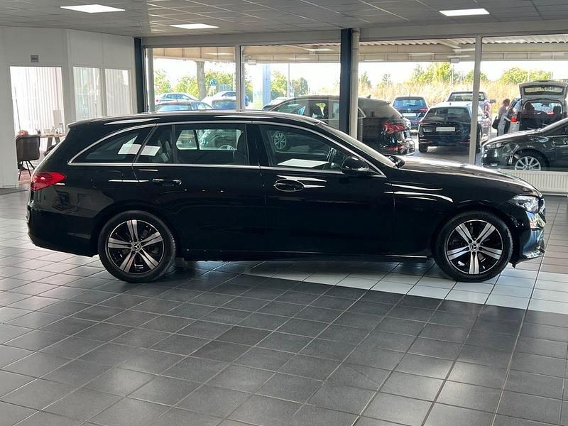 Gebraucht Mercedes C200 Avantgarde 163 PS (119 kW) 2023 Schwarz Limousine