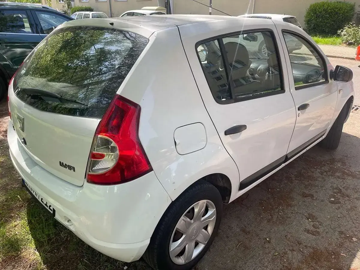 Gebraucht Dacia Sandero 75 PS (55 kW) 2009 Weiß Limousine