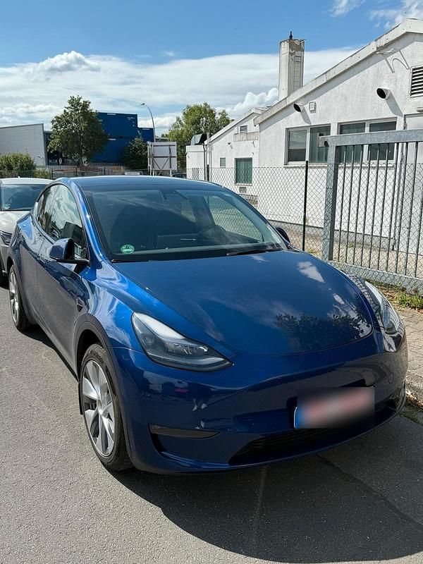 Blau Gebraucht 2023 Tesla Model Y Long Range RWD SUV | 29.500 € (Guter Preis) - Bild 1/4