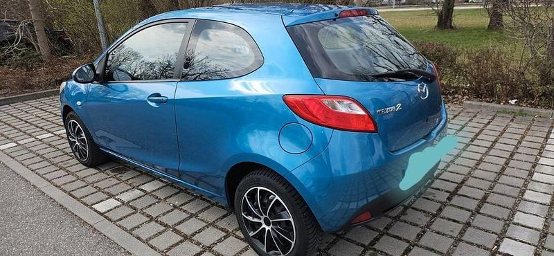Gebraucht Mazda 2 Active 84 PS (61 kW) 2011 Blau Kleinwagen