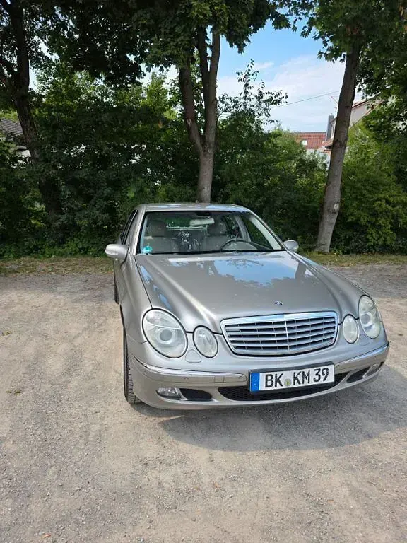 Gebraucht Mercedes E200 Elegance 163 PS (119 kW) 2005 Silber Limousine