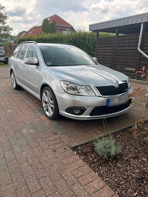 Silber Gebraucht 2011 Skoda Octavia RS Kombi | 10.000 € (Fairer Preis) - Bild 1/4