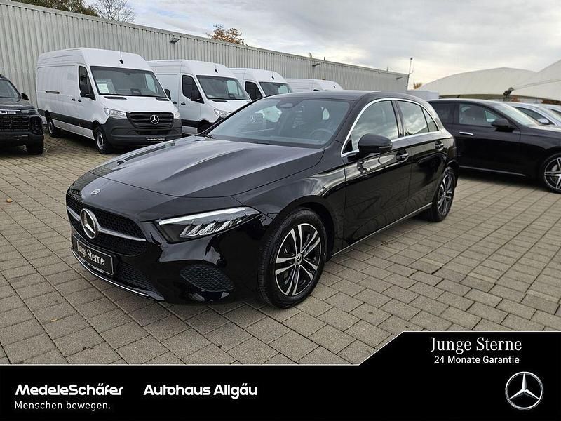 Schwarz Gebraucht 2024 Mercedes A180 Advanced Limousine | 28.870 € (Fairer Preis) - Bild 1/4