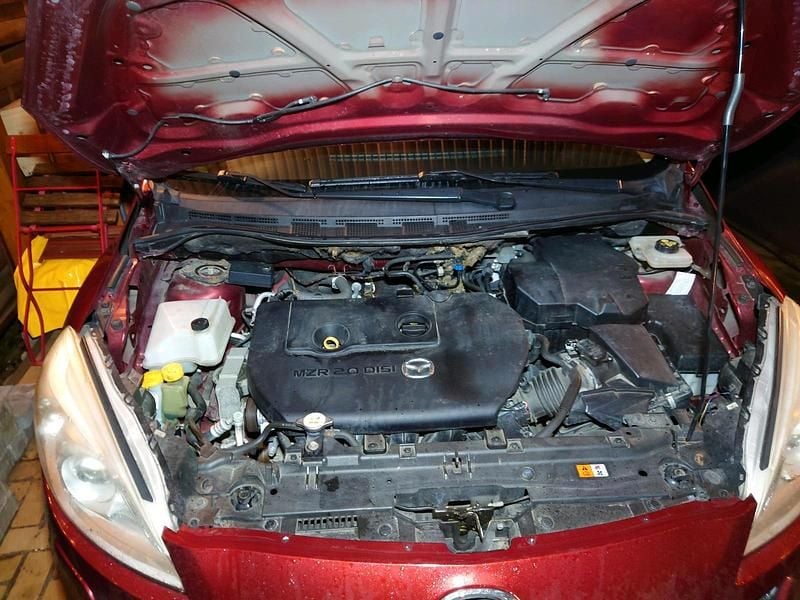 Gebraucht Mazda 5 Center-Line 150 PS (110 kW) 2012 Rot Van / Kleinbus