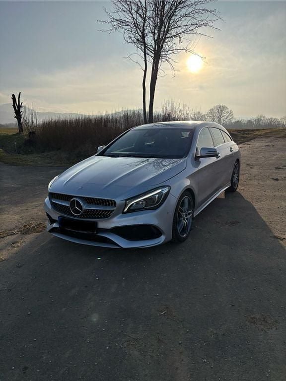 Silber Gebraucht 2016 Mercedes CLA200 Shooting Brake AMG Kombi | 12.900 € (Fairer Preis) - Bild 1/4
