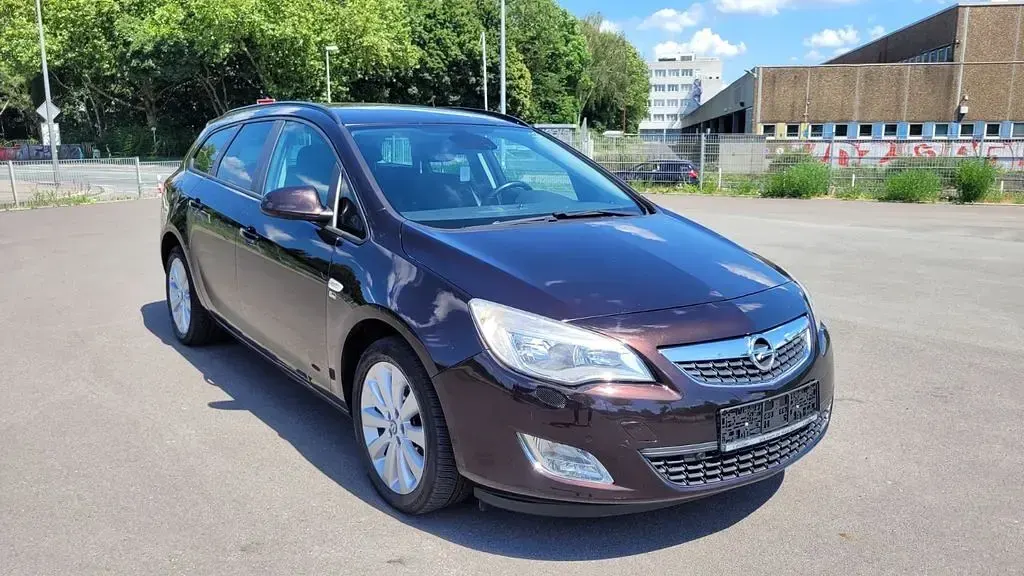 Gebraucht Opel Astra 140 PS (102 kW) 2012 Braun Kombi