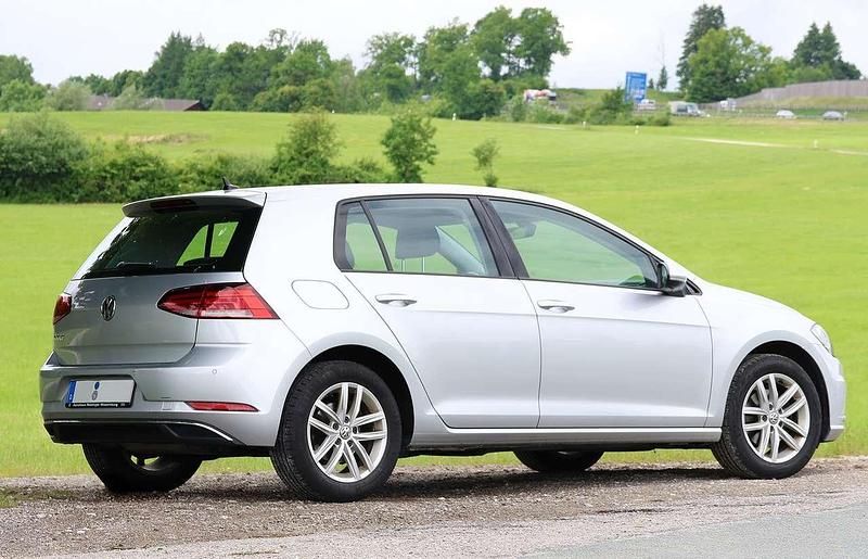 Silber Gebraucht 2019 VW Golf Alltrack Comfortline Kombi | 14.000 € - Bild 1/4
