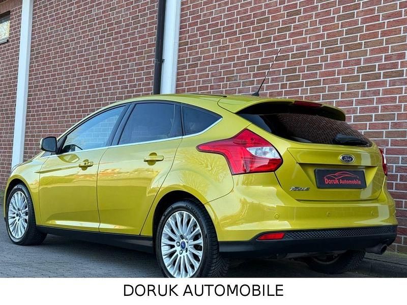 Gebraucht Ford Focus Titanium 150 PS (110 kW) 2011 Gelb Limousine