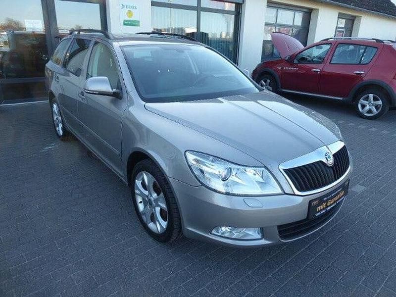 Gebraucht Skoda Octavia Elegance 160 PS (117 kW) 2011 Beige Kombi