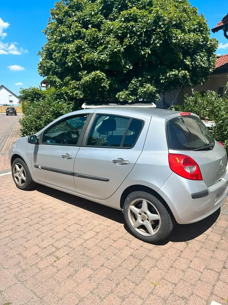 Gebraucht Renault Clio 88 PS (64 kW) 2006 Silber Kleinwagen