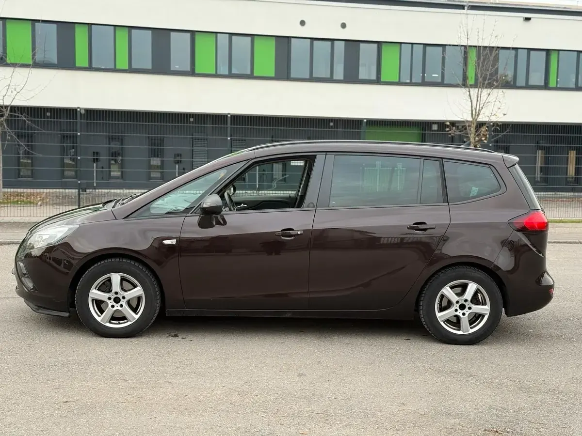 Gebraucht Opel Zafira 131 PS (96 kW) 2013 Braun Van / Kleinbus