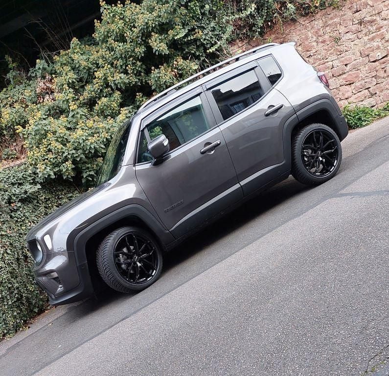 Grau Gebraucht 2021 Jeep Renegade SUV | 18.700 € (Teuer) - Bild 1/4
