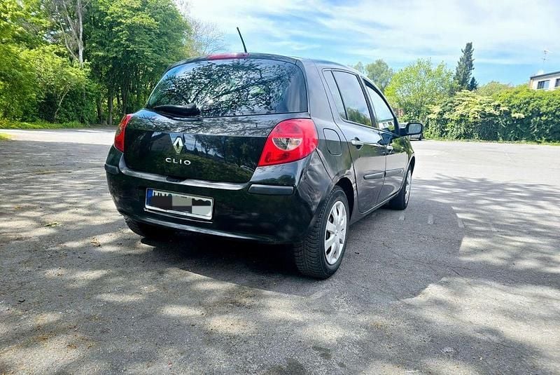 Second-hand Renault Clio II Expression 75 CP (55 kW) 2009 Negru Berlinǎ