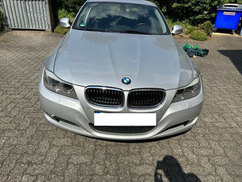 Gebraucht BMW 318 143 PS (105 kW) 2011 Grau Limousine